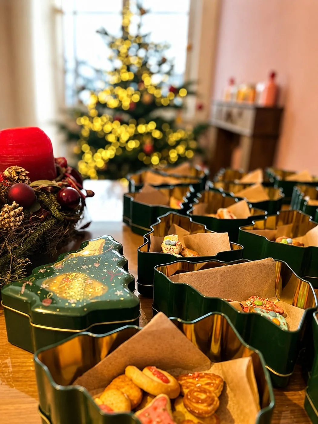 Keksdosen mit Weihnachtsbaum