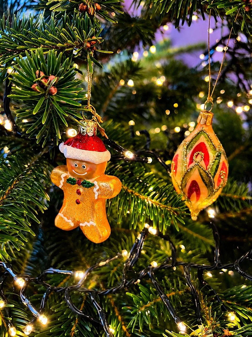 Weihnachtsschmuck am Baum